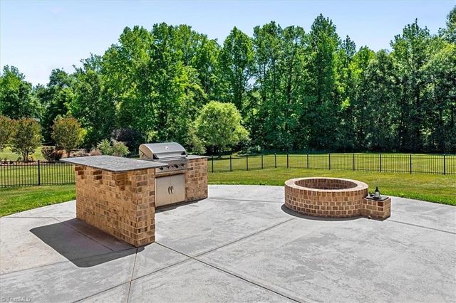 6635 Linville Ridge Drive, Oak Ridge, NC 27310