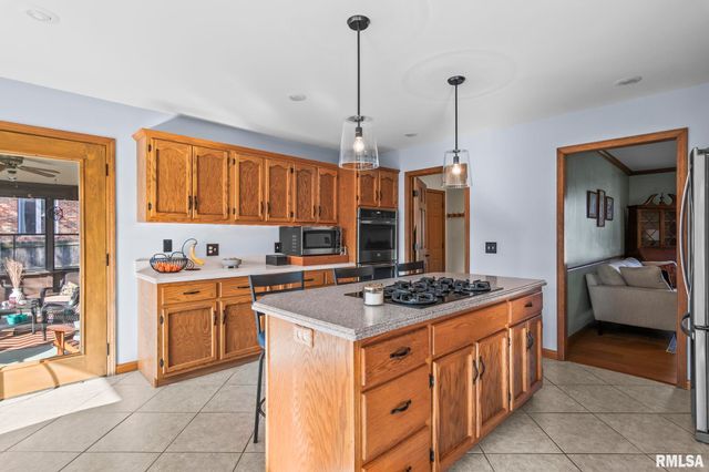 2000 OAK CREEK Road, Springfield, IL 62704