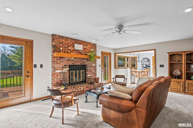 2000 OAK CREEK Road, Springfield, IL 62704