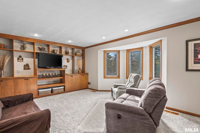 2000 OAK CREEK Road, Springfield, IL 62704