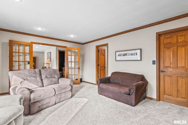 2000 OAK CREEK Road, Springfield, IL 62704