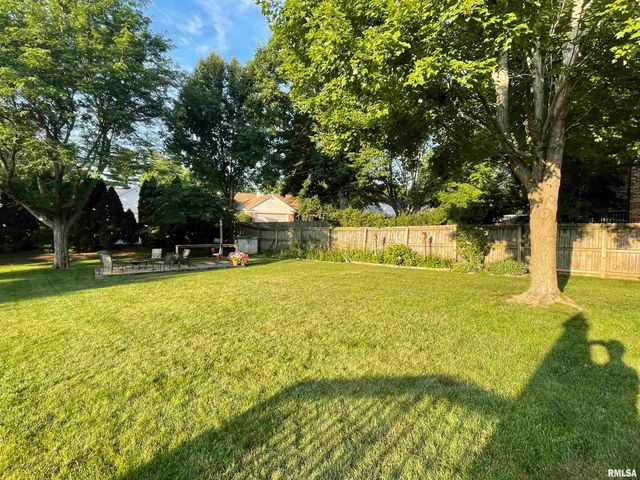 2000 OAK CREEK Road, Springfield, IL 62704