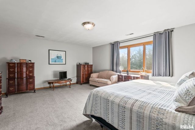 2000 OAK CREEK Road, Springfield, IL 62704