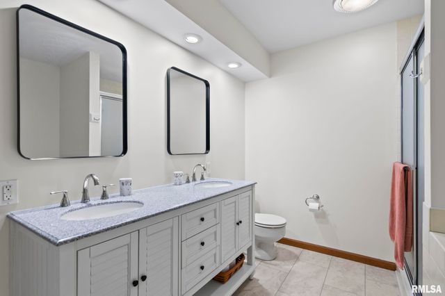 2000 OAK CREEK Road, Springfield, IL 62704