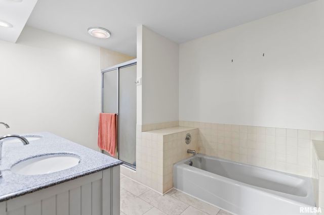 2000 OAK CREEK Road, Springfield, IL 62704