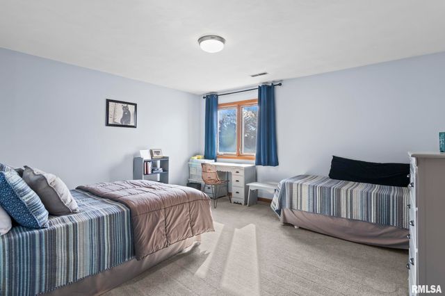 2000 OAK CREEK Road, Springfield, IL 62704