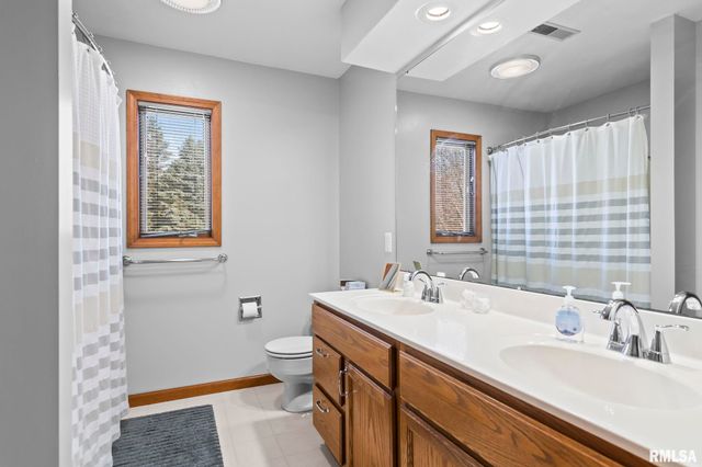 2000 OAK CREEK Road, Springfield, IL 62704