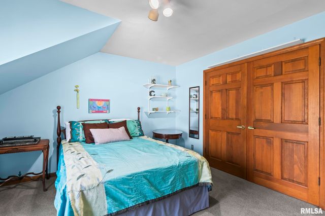 2000 OAK CREEK Road, Springfield, IL 62704