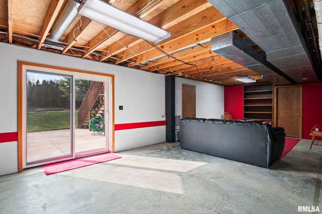 2000 OAK CREEK Road, Springfield, IL 62704