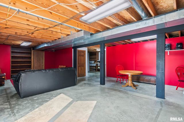 2000 OAK CREEK Road, Springfield, IL 62704