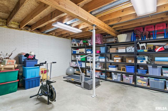 2000 OAK CREEK Road, Springfield, IL 62704