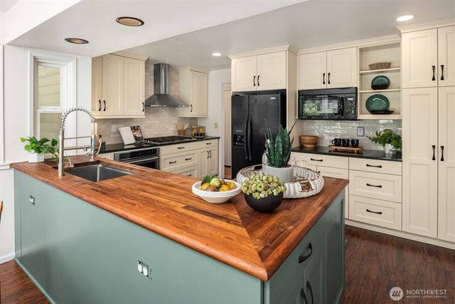 18025 70th Place W, Edmonds, WA 98026