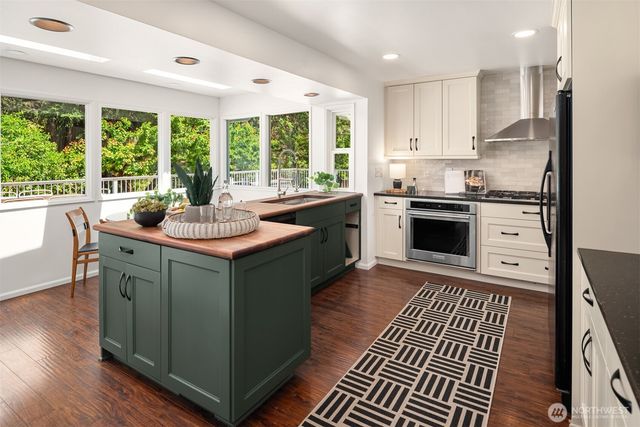 18025 70th Place W, Edmonds, WA 98026