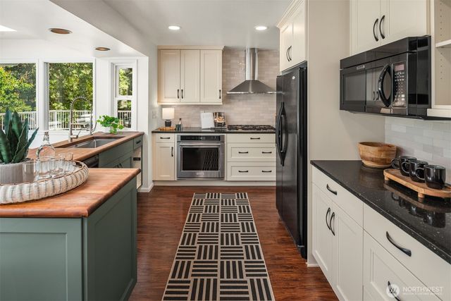 18025 70th Place W, Edmonds, WA 98026
