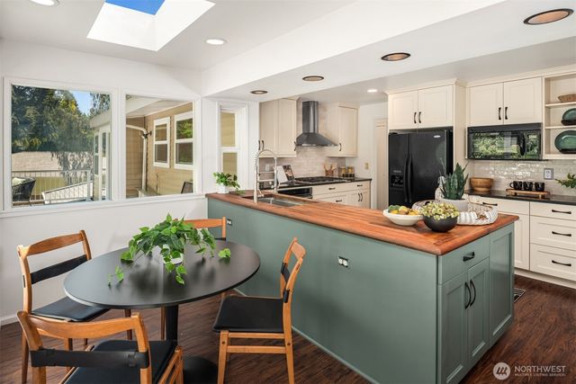 18025 70th Place W, Edmonds, WA 98026