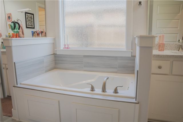 2788 N Grey Squirrel Drive, Fayetteville, AR 72704