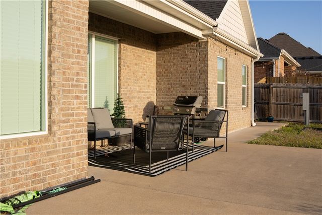 2788 N Grey Squirrel Drive, Fayetteville, AR 72704