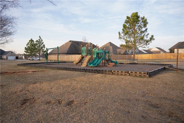 2788 N Grey Squirrel Drive, Fayetteville, AR 72704