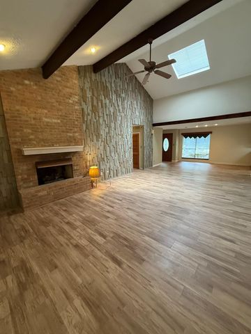 377 Rolling Hills Drive, Panorama Village, TX 77304