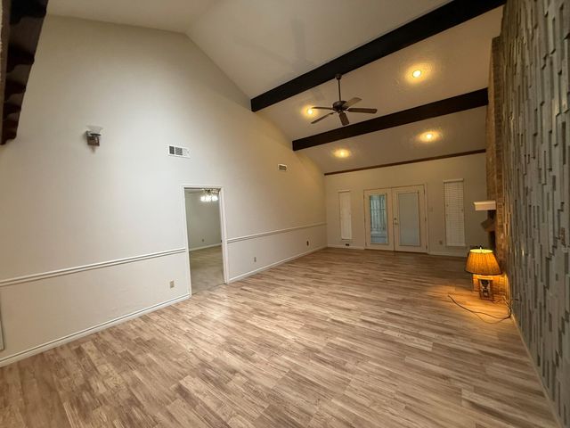 377 Rolling Hills Drive, Panorama Village, TX 77304