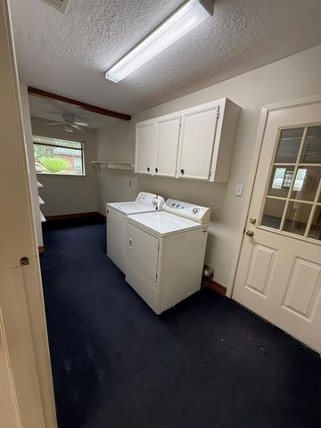 377 Rolling Hills Drive, Panorama Village, TX 77304