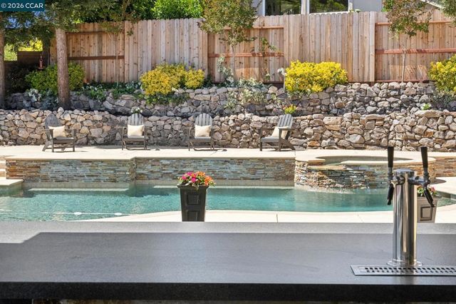 2763 Falcon View Ct, Alamo, CA 94507