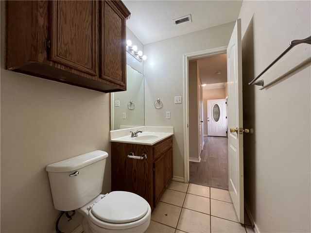 1838 El Monte St, Corpus Christi, TX 78417