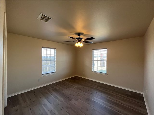 1838 El Monte St, Corpus Christi, TX 78417