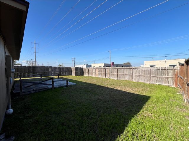 1838 El Monte St, Corpus Christi, TX 78417