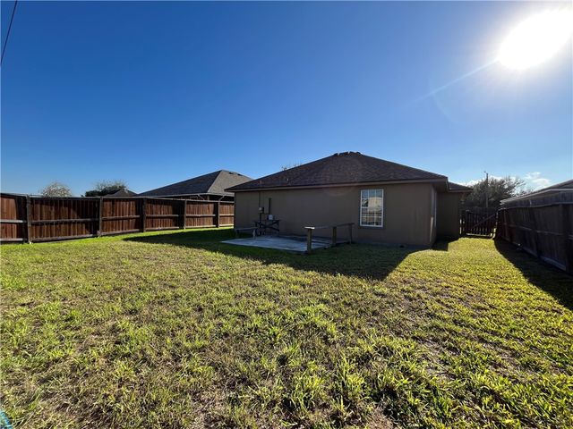 1838 El Monte St, Corpus Christi, TX 78417