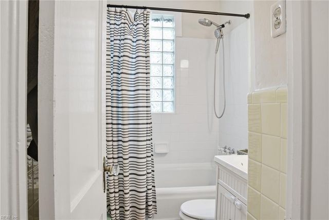 1221 Azalea CT, Norfolk, VA 23507