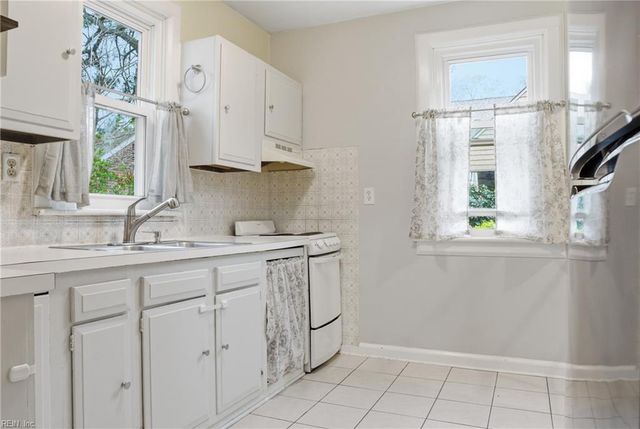 1221 Azalea CT, Norfolk, VA 23507