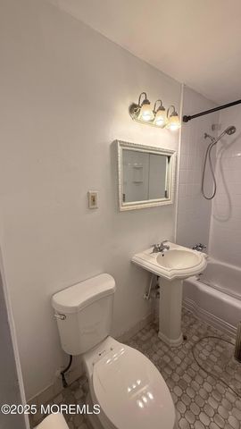 76 Manchester Court H, Freehold, NJ 07728