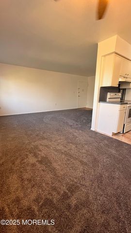 76 Manchester Court H, Freehold, NJ 07728