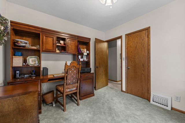 15 Belvidere Street W, Saint Paul, MN 55107