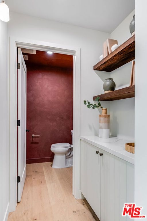 Image 17 of property listing at 5546 Marburn Avenue, Los Angeles, CA 90043