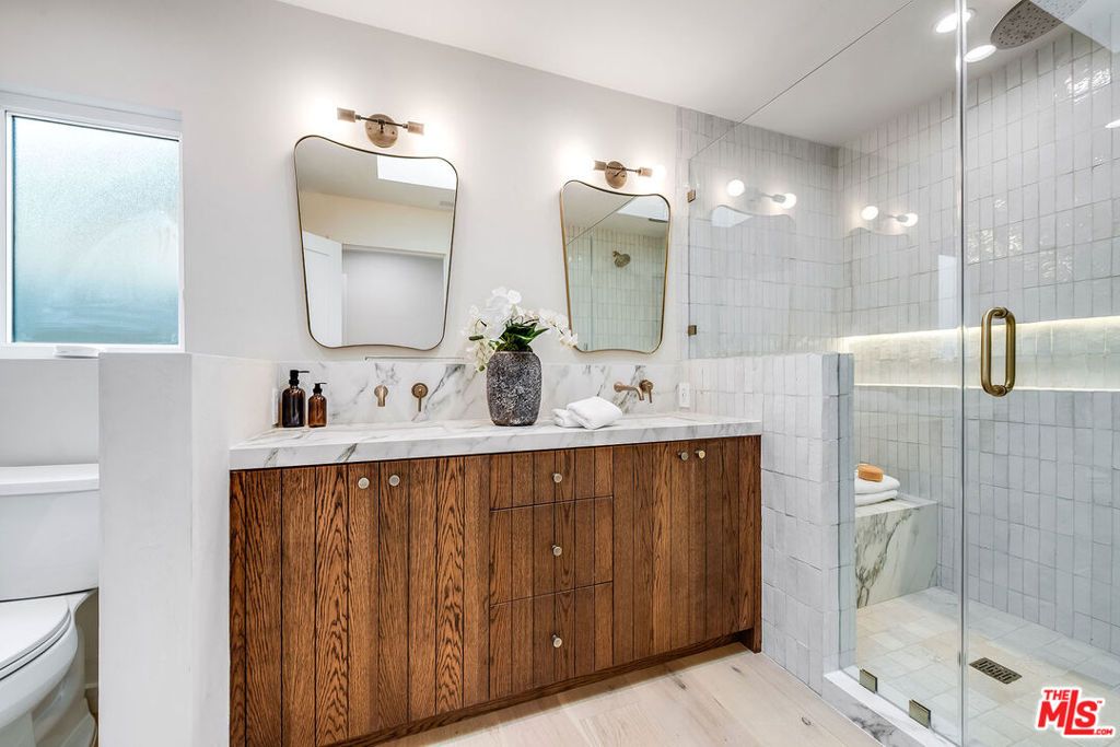 Image 22 of property listing at 5546 Marburn Avenue, Los Angeles, CA 90043