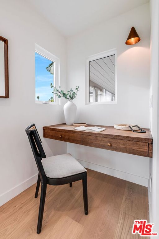 Image 27 of property listing at 5546 Marburn Avenue, Los Angeles, CA 90043