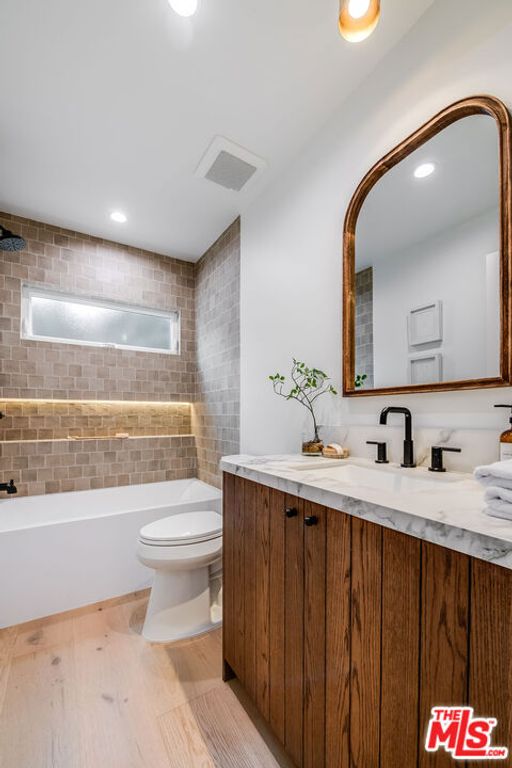 Image 30 of property listing at 5546 Marburn Avenue, Los Angeles, CA 90043