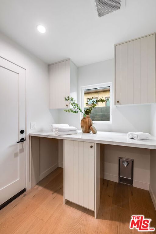 Image 31 of property listing at 5546 Marburn Avenue, Los Angeles, CA 90043