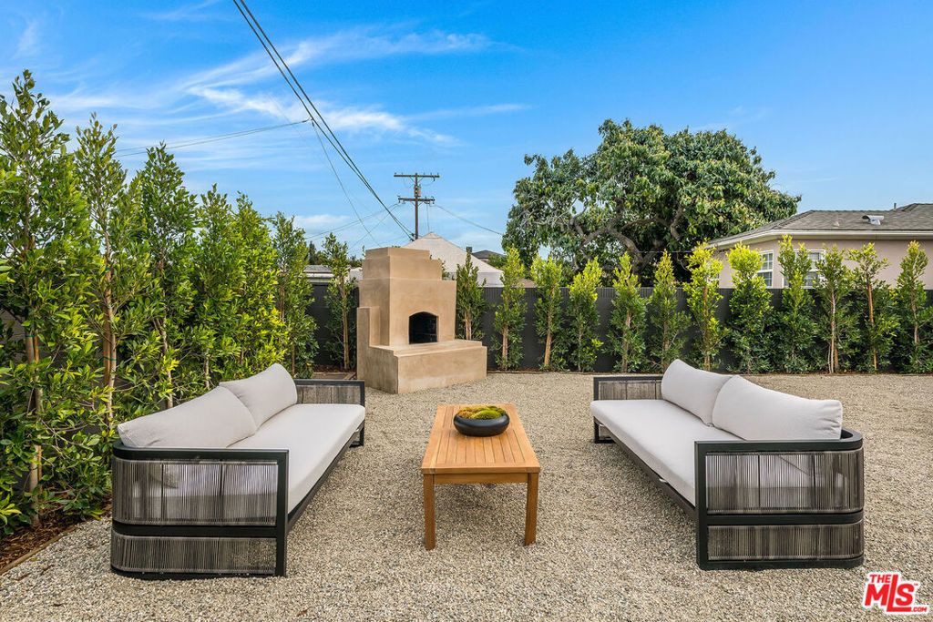 Image 35 of property listing at 5546 Marburn Avenue, Los Angeles, CA 90043