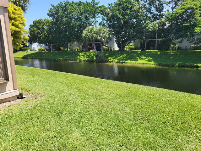 500 Crosswinds Drive F1, Greenacres, FL 33413