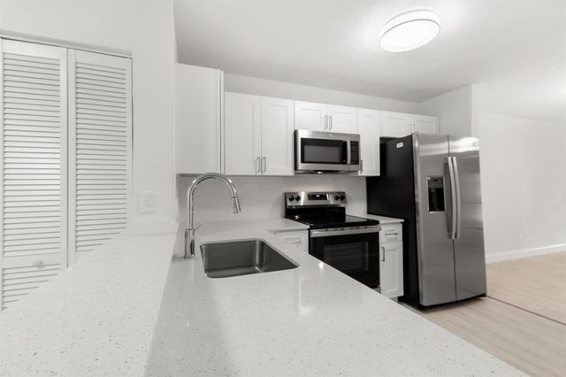 500 Crosswinds Drive F1, Greenacres, FL 33413
