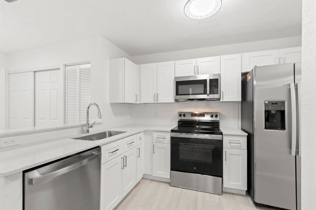 500 Crosswinds Drive F1, Greenacres, FL 33413