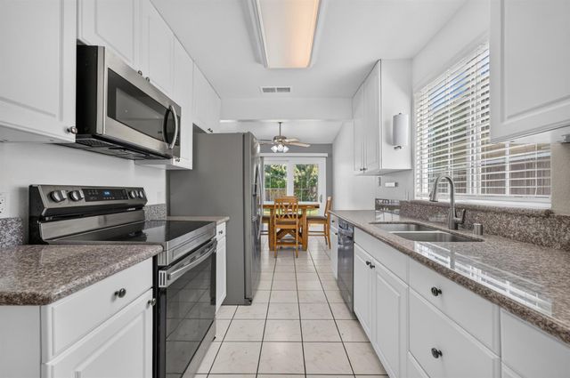 10951 Hirschfeld Way, Rancho Cordova, CA 95670