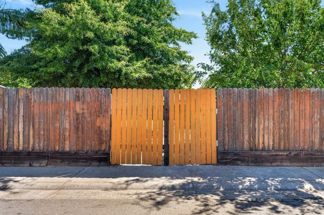 10951 Hirschfeld Way, Rancho Cordova, CA 95670