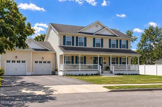 24 Messenger Street, Toms River, NJ 08753