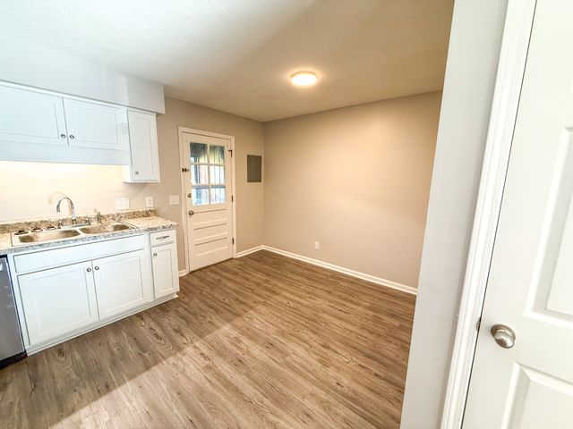 1403 Woodland St Apt B, Murfreesboro, TN 37129