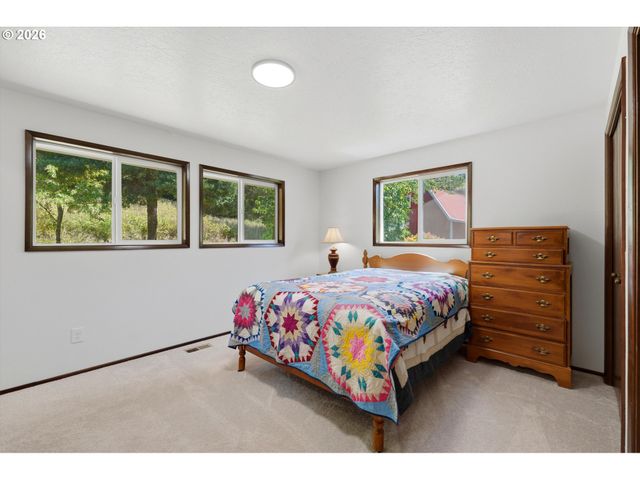 23757 Se SHADY VIEW Ln, Eagle Creek, OR 97022