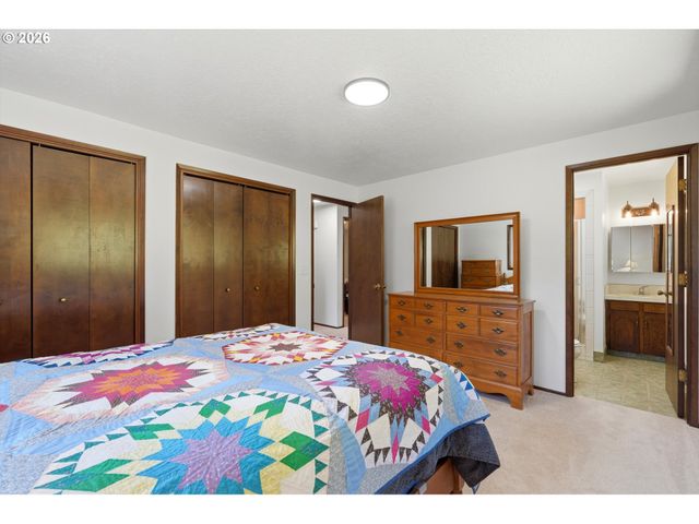 23757 Se SHADY VIEW Ln, Eagle Creek, OR 97022